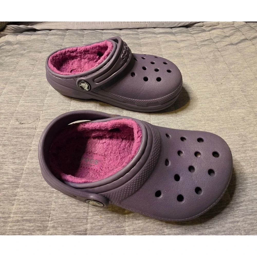 533 Crocs Kids Classic Fuzz Lined Clogs Purple Pink Fur Slip On Shoes Size6 Kids